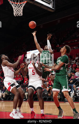 Piscataway, New Jersey, USA. 19 Nov, 2018. Eastern Michigan Eagles guard PAUL JACKSON (3) Laufwerke an den Korb gegen Rutgers in einem Spiel an der Rutgers Athletic Center. Quelle: Joel Plummer/ZUMA Draht/Alamy leben Nachrichten Stockfoto