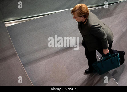 Berlin, Deutschland. 20 Nov, 2018. Bundeskanzlerin Angela Merkel (CDU) wird die Sitzung des Bundestages zu Beginn der abschliessenden Beratungen lassen auf den Bundeshaushalt für 2019. Credit: Kay Nietfeld/dpa/Alamy leben Nachrichten Stockfoto