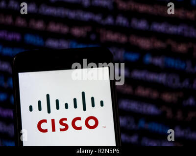 Kiew, Ukraine. 20 Nov, 2018. CISCO Systems Integration Spezialisten Company, Inc.-Logo auf einem Smartphone gesehen angezeigt. Quelle: Igor Golovniov/SOPA Images/ZUMA Draht/Alamy leben Nachrichten Stockfoto