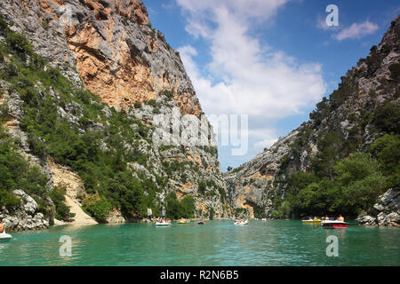 Verdon, Frankreich. 12. Juli 2018. Blick in die Schlucht des Verdon, die Lage ist das Ende des Canal kurz vor dem Lac de Sainte Croix. | Verwendung der weltweiten Kredit: dpa/Alamy leben Nachrichten Stockfoto