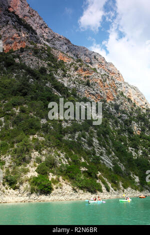 Verdon, Frankreich. 12. Juli 2018. Blick in die Schlucht des Verdon, die Lage ist das Ende des Canal kurz vor dem Lac de Sainte Croix. | Verwendung der weltweiten Kredit: dpa/Alamy leben Nachrichten Stockfoto