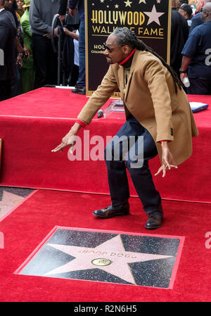 Los Angeles, USA. 19 Nov, 2018. Rapper Snoop Dogg besucht eine Zeremonie ihn ehrt mit einem Stern auf dem Hollywood Walk of Fame in Los Angeles, USA, am 19.11.2018. Credit: Zhao Hanrong/Xinhua/Alamy leben Nachrichten Stockfoto