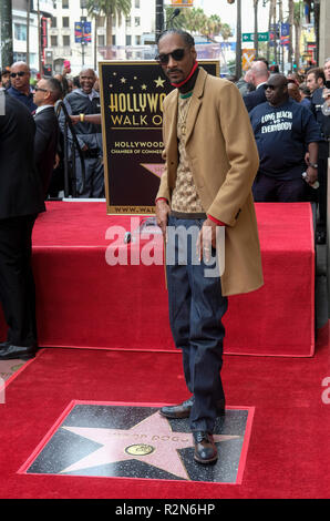 Los Angeles, USA. 19 Nov, 2018. Rapper Snoop Dogg besucht eine Zeremonie ihn ehrt mit einem Stern auf dem Hollywood Walk of Fame in Los Angeles, USA, am 19.11.2018. Credit: Zhao Hanrong/Xinhua/Alamy leben Nachrichten Stockfoto