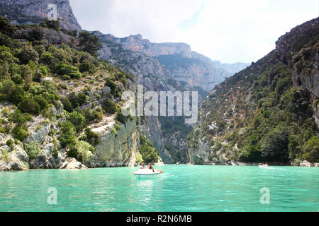 Verdon, Frankreich. 12. Juli 2018. Blick in die Schlucht des Verdon, die Lage ist das Ende des Canal kurz vor dem Lac de Sainte Croix. | Verwendung der weltweiten Kredit: dpa/Alamy leben Nachrichten Stockfoto