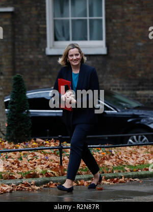 London, Großbritannien. 20 Nov, 2018. Britische Arbeit und Altersversorgung Sekretär Amber Rudd kommt in der Downing Street in London, Großbritannien an November 20, 2018. Amber Rudd, der ehemalige Innenminister, gibt als Arbeit und Altersversorgung Sekretärin, einen Post von Esther McVey, der am vergangenen Donnerstag aus Protest gegen die UK-EU-Entwurf der Abkommen trat statt. Credit: Han Yan/Xinhua/Alamy leben Nachrichten Stockfoto