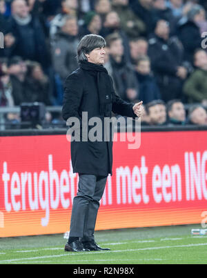 Joachim "Jogi" Löw (NIEDRIG) (Trainer/Bundescoach, GER), Geste, Gestik, Daumen zeigt nach oben, Fußball Länder, Nationen, Liga, Deutschland (GER) - Niederlande (NED) 2:2, 19/11/2018 in Gelsenkirchen. | Verwendung weltweit Stockfoto