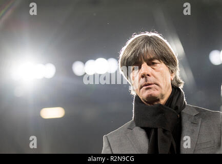 Gelsenkirchen, Deutschland. 19 Nov, 2018. Joachim "Jogi" Löw (NIEDRIG) (Trainer/Coach, GER). Fußball-Länder, Nationen, Liga, Deutschland (GER) - Niederlande (NED), am 19.11.2018 in Gelsenkirchen. | Verwendung der weltweiten Kredit: dpa/Alamy leben Nachrichten Stockfoto