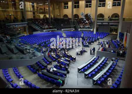 Berlin, Deutschland. 20 Nov, 2018. Die Mitglieder des Bundestages der Bundeshaushalt für 2019 während der 63. Sitzung des Deutschen Bundestages diskutieren im Plenarsaal des Reichstages. Credit: Gregor Fischer/dpa/Alamy leben Nachrichten Stockfoto