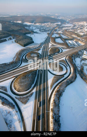 Luftaufnahme, Autobahnkreuz Olpe A4 A 45 Sauerland line, Schnee, Winter, Wenden, Nordrhein-Westfalen, Deutschland, Europa, Stockfoto