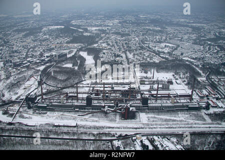 Luftaufnahme, Eröffnung der Ruhr2010, Essen, Kulturhauptstadt, Luftaufnahme, Zeche Zollverein, Weltkulturerbe der UNESCO, ehemalige Zeche Zollern X, Schnee, Bergbau, Route der Industriekultur, Ruhrgebiet Kulturfestival 2010, Essen, Ruhrgebiet, Anfang, Eröffnung, Ruhr 2010, Zeche Zollverein, Essen, Nordrhein-Westfalen, Deutschland, Europa, Stockfoto