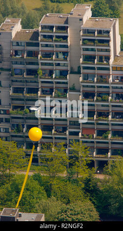 Dorstfeld 2/3 Vor dem Wohnblock Hannibal in Dorstfeld, schachtzeichen Ruhr 2010, Dortmund, Ruhrgebiet, Nordrhein-Westfalen, Deutschland, Europa, Stockfoto