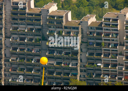Dorstfeld 2/3 Vor dem Wohnblock Hannibal in Dorstfeld, schachtzeichen Ruhr 2010, Dortmund, Ruhrgebiet, Nordrhein-Westfalen, Deutschland, Europa, Stockfoto