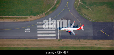 Luftaufnahme, Paderborn/Lippstadt Flughafen, Eurowings, Germanwings, Airlines, Parkplätze, Start- und Landebahn, Luftaufnahme, Büren, Paderborn, Nordrhein-Westfalen, Deutschland, Europa, Stockfoto