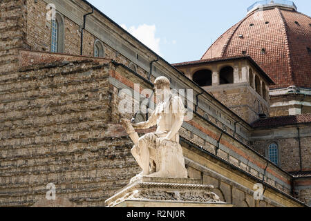 Florenz, Piazza di San Lorenzo, Monumento a Giovanni delle Bande Nere Stockfoto