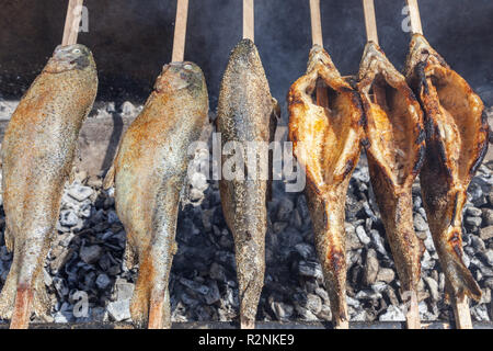 Steckerlfisch, Chiemsee, Chiemgau, Oberbayern, Bayern, Süddeutschland, Deutschland, Europa Stockfoto