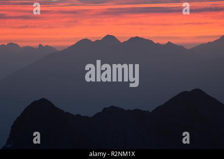 Blick von der Dawinkopf Richtung Osten, Lechtaler Alpen, Tirol, Österreich. Stockfoto