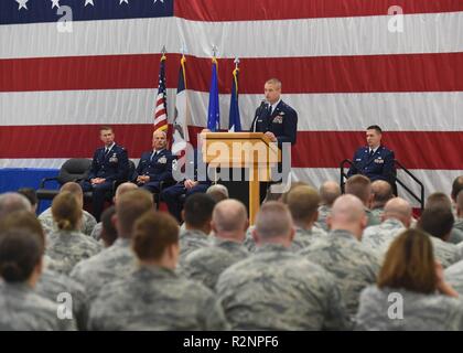 Brig. Gen. Shawn Ford, stellvertretender Adjutant General, Iowa Air National Guard Adressen 132 d Flügel Mitglieder während der 132 Jährliche d Wing's Preisverleihung am 3. November 2018, 132 d-Flügel, Des Moines, Iowa. Ford sprach mit Mitgliedern über die Bereitschaft und die Kundenbindung sowie gratulieren allen Preisträgern und den Flügel als Ganzes. Stockfoto