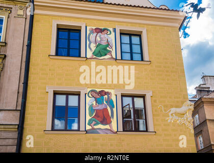 Wandmalereien an ein patrizierhaus Fassade auf der Seite Zakrzewski der Warschauer Altstadt Marktplatz, Warschau, Polen Stockfoto