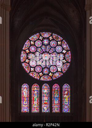 Rose Fenster des südlichen Querschiff der Kathedrale von Chartres (Cathedrale Notre-Dame de Chartres). Chartres, Frankreich Stockfoto