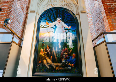 Ausstellung von Kunst und Handwerk "Kreative Dominance". Nationalen kulturellen Identität. St. Peter's Kirche ist eine evangelische Kirche in Riga, der Hauptstadt Lettlands Stockfoto