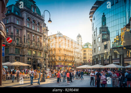 Europa, Österreich, Wien, Innere Stadt Bezirk, Stadtzentrum, Einkaufszentrum, Graben, Stock-im-Eisen Square Stockfoto