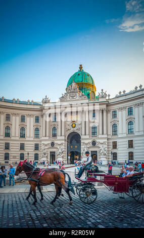 Europa, Österreich, Wien, Innere Stadt Bezirk, Stadtzentrum, Michaelerplatz Square, Hofburg Stockfoto