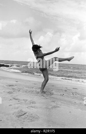 Die beliebte Tänzerin Gret Palucca im Urlaub auf Sylt, Deutschland 1930. Stockfoto