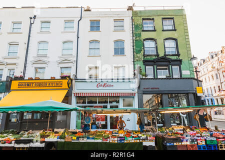 England, London, Notting Hill, der Portobello Road, Obst- und Gemüse Straße Marktstände Stockfoto