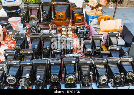 England, London, Notting Hill, der Portobello Road, Antique Shop Anzeige der klassische Kameras Stockfoto