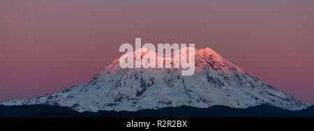 Mt Rainier Sonnenuntergang die Art und Weise zu Blaue Stunde, Washington State Stockfoto