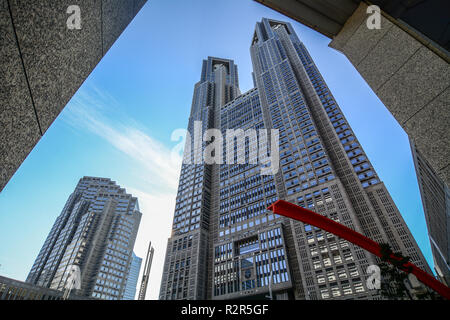 Tokio, Japan - Jan 3, 2016. Blick auf Tokyo Metropolitan Government Building. Es wurde 1990 in Shinjuku district gebaut und von berühmten japanischen konzipiert Stockfoto