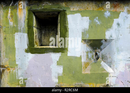 WA 14655-00 ... WASHINGTON - Bemalte Mauer am Fort Warden State Park in Port Townsend. Stockfoto