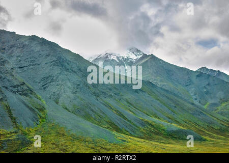 Eine Ansicht der Brooks Range von Dalton Highway in Alaska, USA Stockfoto