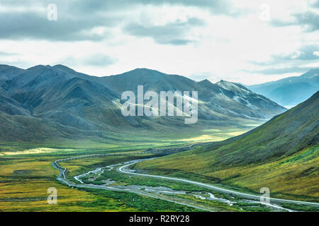 Ein Blick auf die Atigun Pass in der Brooks Range von Dalton Highway in Alaska, USA Stockfoto