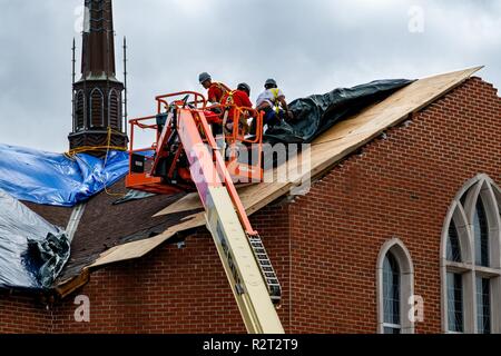 Panama City, FL, Okt. 26, 2018 - Zeichen der Erholung zwei Wochen nach Hurrikan Michael schlug die US-Festland mit Windgeschwindigkeiten bis zu 155 km/h. Die FEMA/K.C. Wilsey Stockfoto