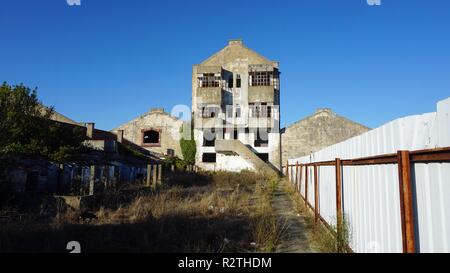 Verfaulte Häuser von Sao Jacinto Dorf in Portugal Stockfoto