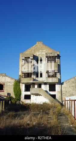 Verfaulte Häuser von Sao Jacinto Dorf in Portugal Stockfoto