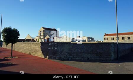 Verfaulte Häuser von Sao Jacinto Dorf in Portugal Stockfoto