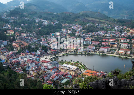 Luftaufnahme von Sapa, Vietnam. Sapa ist ein Muss - Standorte besuchen Sie im Norden von Vietnam mit seiner kühlen Wetter und die schöne Szenen Stockfoto