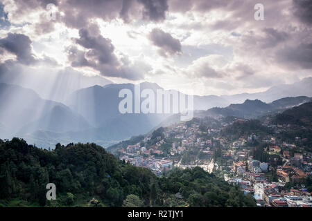 Luftaufnahme von Sapa, Vietnam. Sapa ist ein Muss - Standorte besuchen Sie im Norden von Vietnam mit seiner kühlen Wetter und die schöne Szenen Stockfoto