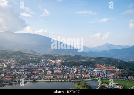 Luftaufnahme von Sapa, Vietnam. Sapa ist ein Muss - Standorte besuchen Sie im Norden von Vietnam mit seiner kühlen Wetter und die schöne Szenen Stockfoto