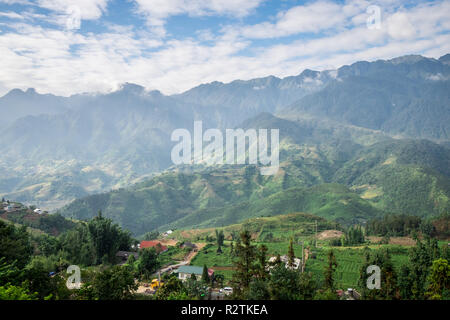 Luftaufnahme von Sapa, Vietnam. Sapa ist ein Muss - Standorte besuchen Sie im Norden von Vietnam mit seiner kühlen Wetter und die schöne Szenen Stockfoto