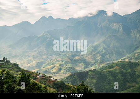 Luftaufnahme von Sapa, Vietnam. Sapa ist ein Muss - Standorte besuchen Sie im Norden von Vietnam mit seiner kühlen Wetter und die schöne Szenen Stockfoto