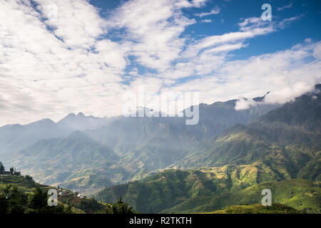Luftaufnahme von Sapa, Vietnam. Sapa ist ein Muss - Standorte besuchen Sie im Norden von Vietnam mit seiner kühlen Wetter und die schöne Szenen Stockfoto