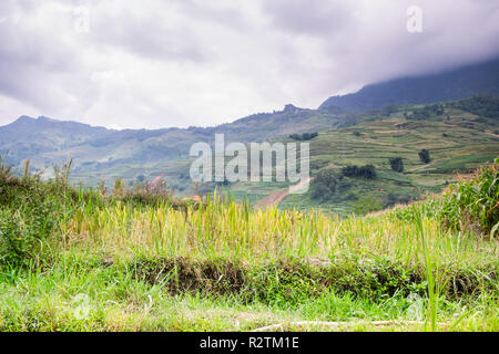 Luftaufnahme von Sapa, Vietnam. Sapa ist ein Muss - Standorte besuchen Sie im Norden von Vietnam mit seiner kühlen Wetter und die schöne Szenen Stockfoto