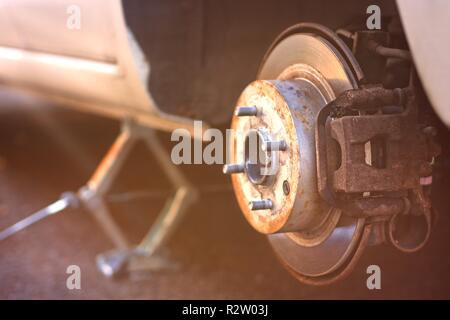 Autopanne auf der Straße. Stockfoto