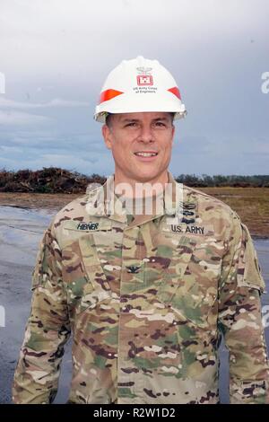 Oberst Daniel Hibner, Savanne District Commander, besuche eine temporäre Ablagerungen in Seminole County, Ga. Der US-Armee Korps der Ingenieure zusammen mit lokalen Regierungsbeamten, begann Rückstandabbau Aktivität in Georgien, unter der Leitung der Georgia Emergency Management und Homeland Security Agency (GEMA/HS) und Federal Emergency Management Agenturen (FEMA) als Teil der FEMA Ablagerungen mission Zuordnung. Stockfoto