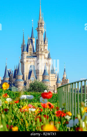 Schöne Cinderella Castle, das Symbol von Tokyo Disneyland in Tokio Disney Resort in Urayasu, Präfektur Chiba, Tokio, Japan Stockfoto