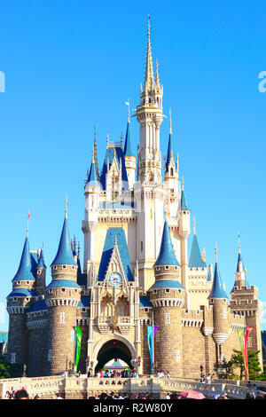 Schöne Cinderella Castle, das Symbol von Tokyo Disneyland in Tokio Disney Resort in Urayasu, Präfektur Chiba, Tokio, Japan Stockfoto