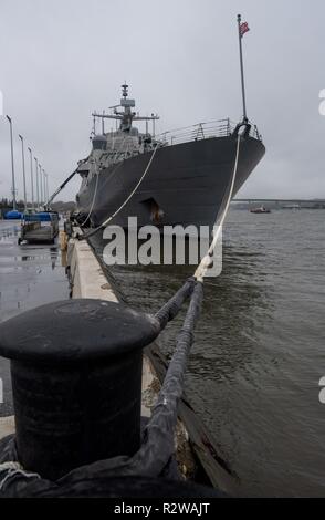 ANNAPOLIS, Md (Nov. 13, 2018) dem Littoral Combat Ship Pre-Commissioning Steuergerät (PCU) Sioux City (LCS 11) ist an der US Naval Academy in Annapolis, MD. Sioux City, für die Inbetriebnahme schiefergedeckt, November 17, 2018, 13 Littoral Combat wird Schiff der Flotte und der sechste der Freiheit Variante eingeben. Es ist das erste Schiff für Sioux City, die viertgrößte Stadt in Iowa benannt. Stockfoto